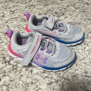 Little girls under armour size 11 sneakers, used great condition.